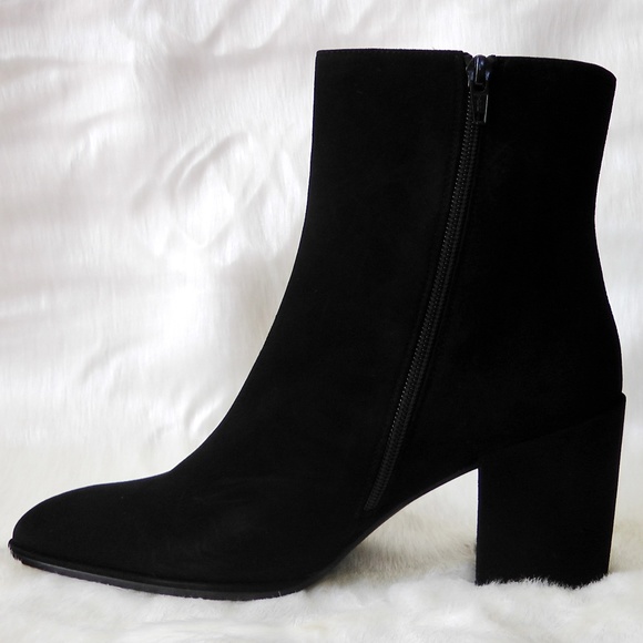 New STUART WEITZMAN Suede Almond Toe Ankle Boot - Picture 6 of 8